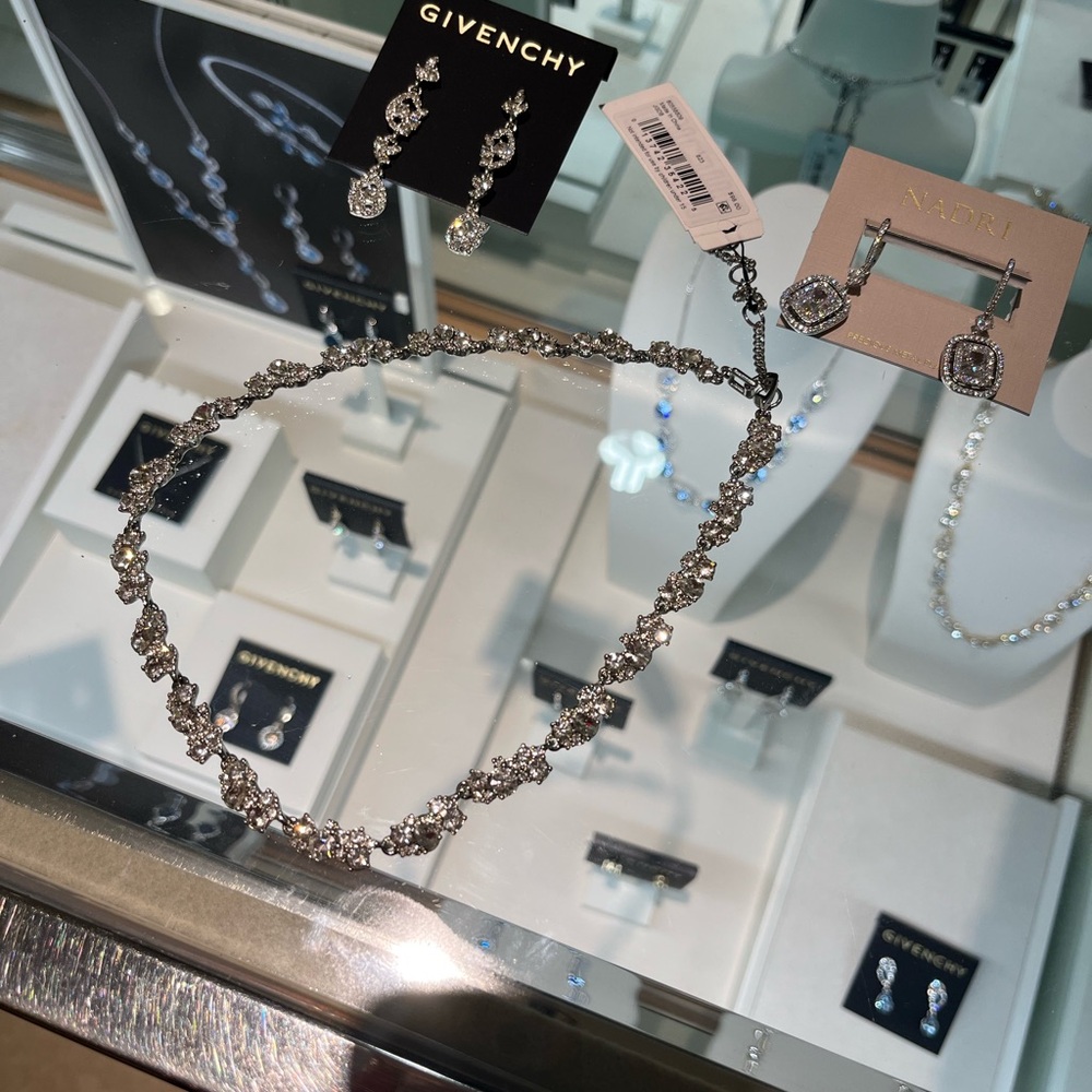 Dillard’s necklace worn once